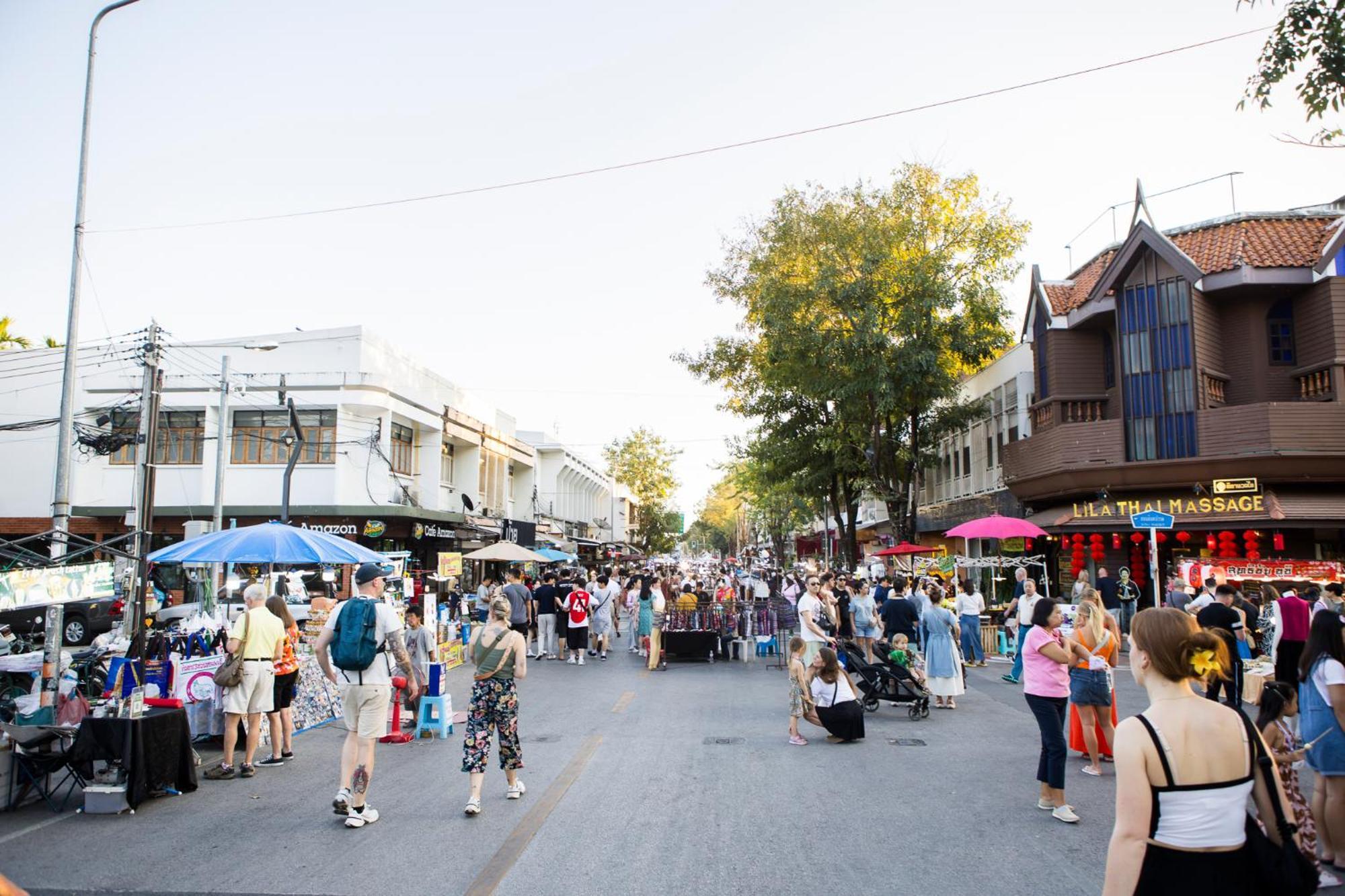 Отель The Experience Walking Street Чиангмай Экстерьер фото